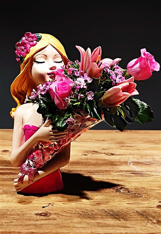 en-kiymetlime-35-cm-dokum-biblo-icerisinde-canli-gul-ve-lilyum-en