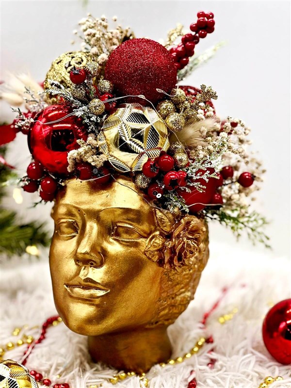 helen-christmas-gold