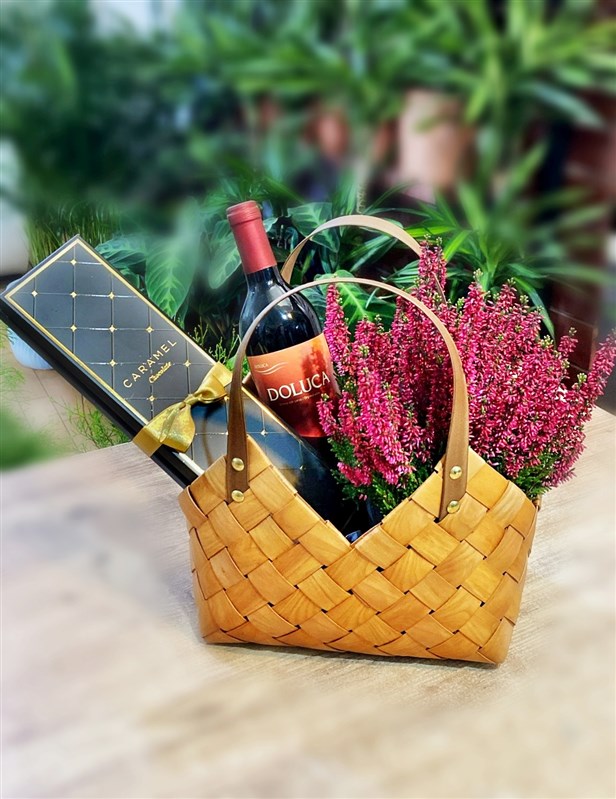 hediye-sepeti-madame-coco-canta-calluna-bitkisi-cikolata-kirmizi-sarap