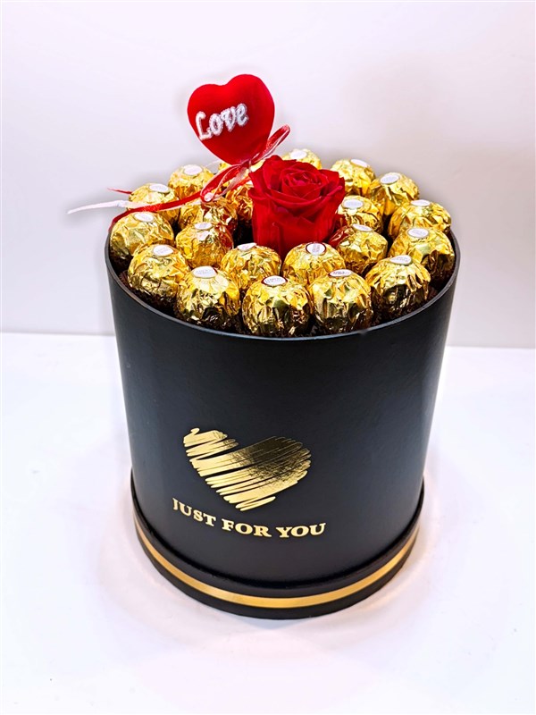 ferrero-rocher-cikolatalar-ve-gul-canli