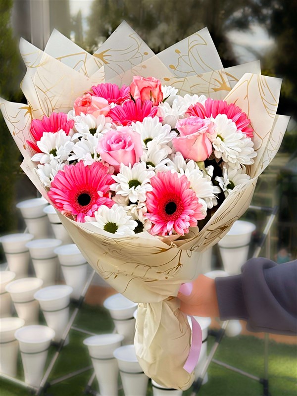 pembe-gul--gerbera-ve-beyaz-papatyalar-en