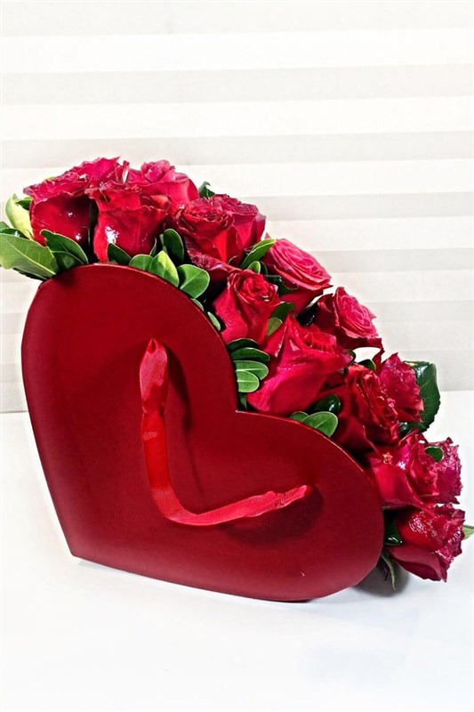 kalp-canta-icinde-guller