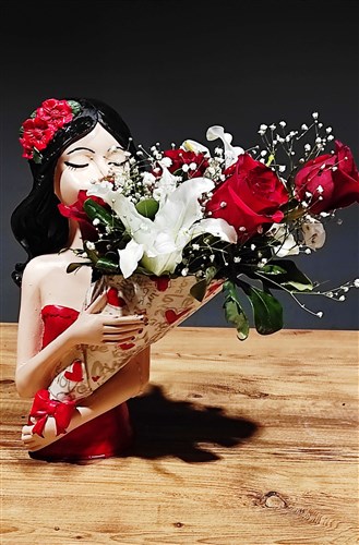 En Kıymetlim 35 cm. (Döküm Biblo İçerisinde canlı Gül ve Lilyum)