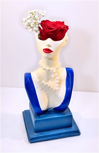 Güçlü Kadın Mavi (Döküm biblo içerisinde canlı solmayan gül)