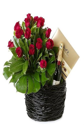 Gül , Çikolata ve Şampanya Sepeti