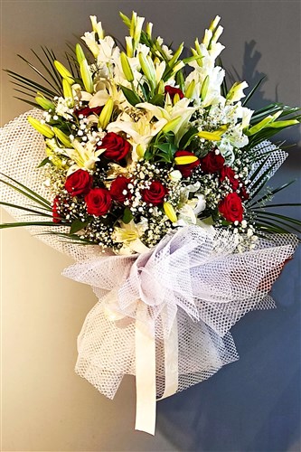 10 Gül, Glayör,  Lilyum ve Çipso Buketi