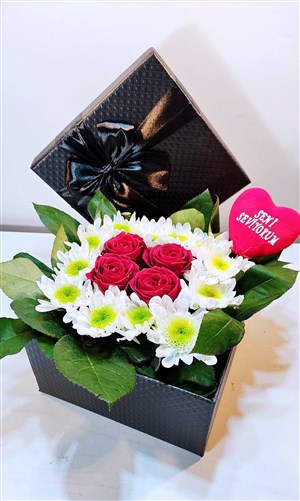 Özel Kapaklı Kutu içerisinde Canlı Gül , Papatyalar ve Kalp Çubuk