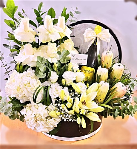 Premium Canlı Arajman (Gül, Ortans, Ananas, Tialndsia, Şarap)