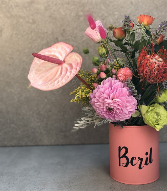 İsme Özel Vazoda Mini Mevsim Çiçekleri