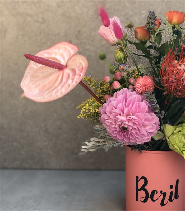 İsme Özel Vazoda Mini Mevsim Çiçekleri