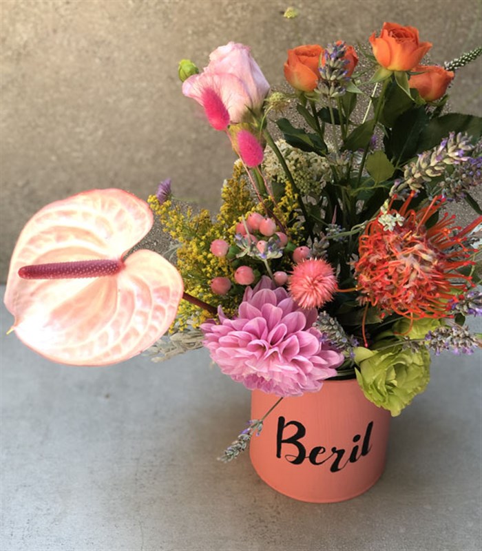 İsme Özel Vazoda Mini Mevsim Çiçekleri