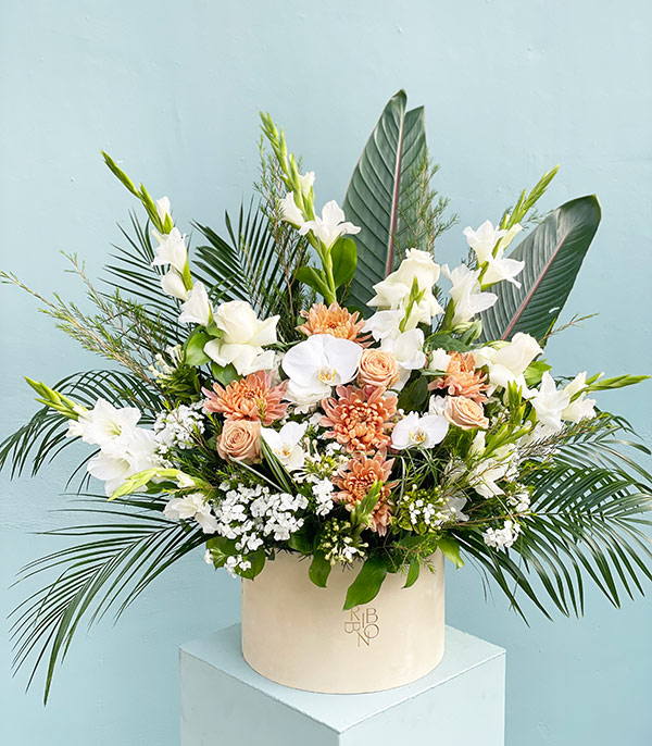 Make A Wish Grand Kutuda Somon Beyaz Çiçekler