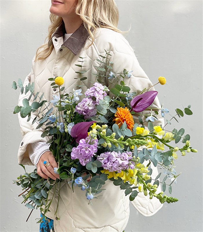 But First Flower Kanvas Çiçek Taşıma Çantasında Buket