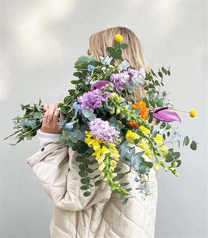 But First Flower Kanvas Çiçek Taşıma Çantasında Buket