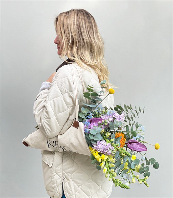But First Flower Kanvas Çiçek Taşıma Çantasında Buket