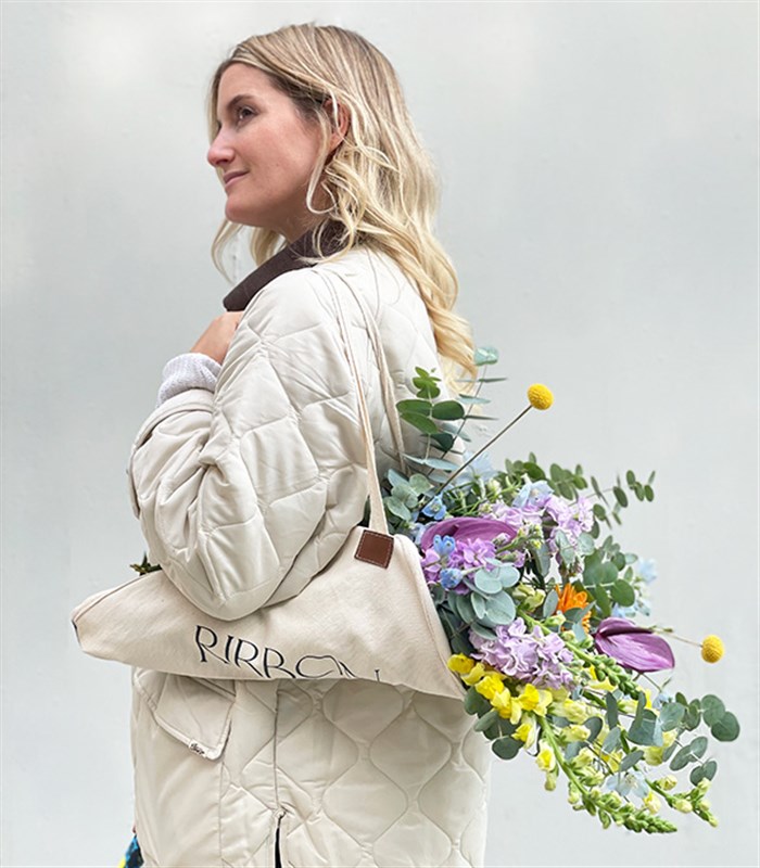 But First Flower Kanvas Çiçek Taşıma Çantasında Buket