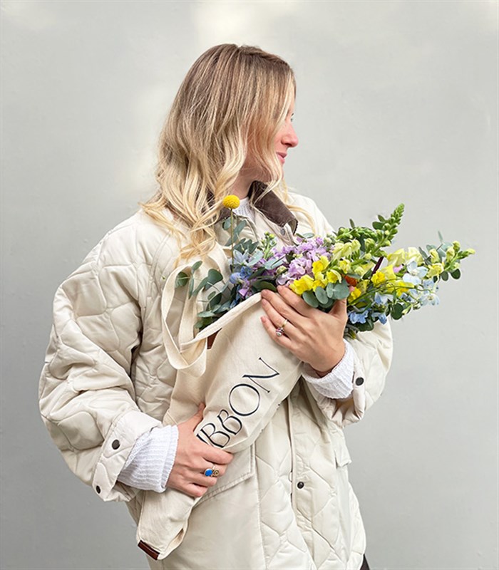 But First Flower Kanvas Çiçek Taşıma Çantasında Buket