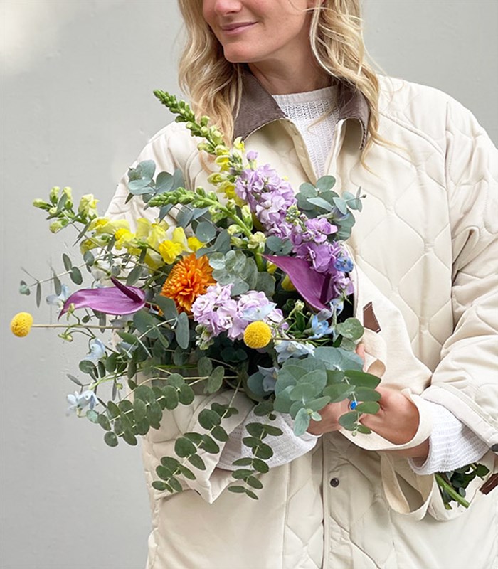 But First Flower Kanvas Çiçek Taşıma Çantasında Buket