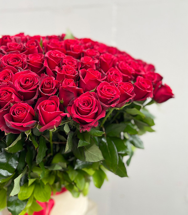 200 Red Roses Arrangement Box Royal Deluxe