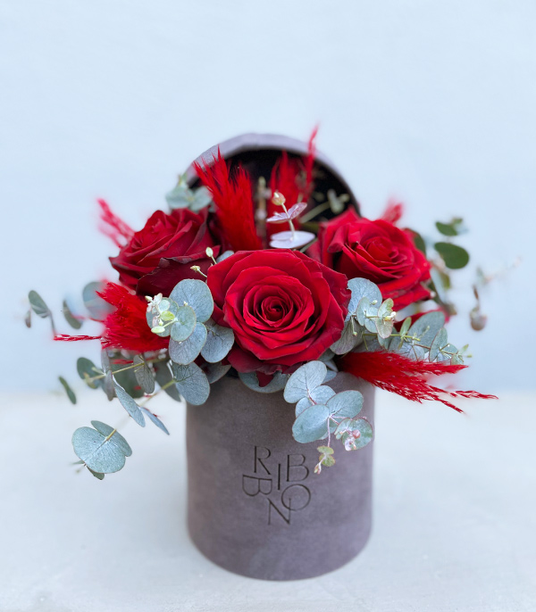 Alessia Kırmızı Gül Okaliptüs Mini Kutu Çiçek