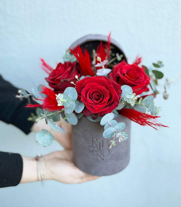 Alessia Kırmızı Gül Okaliptüs Mini Kutu Çiçek