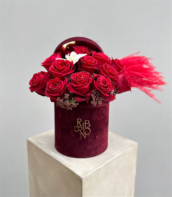 Valentine Deluxe Bordo Kutuda Kırmızı Gül Aranjmanı