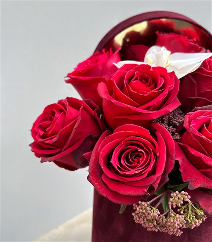 Valentine Deluxe Bordo Kutuda Kırmızı Gül Aranjmanı