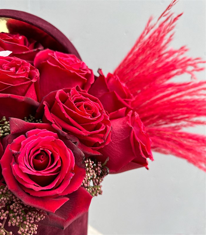 Valentine Deluxe Bordo Kutuda Kırmızı Gül Aranjmanı