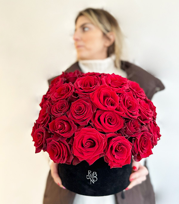 Liebe 55 Red Roses in Black Box