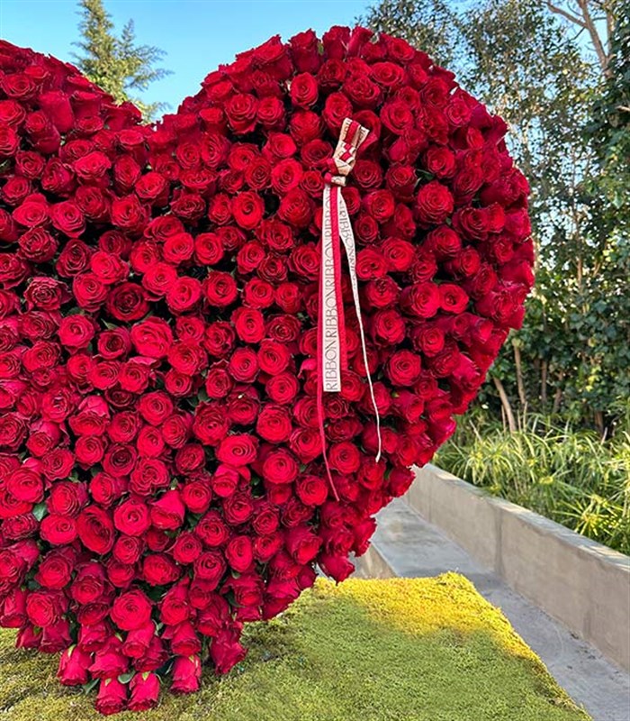1001 Kırmızı Gül Kalp Heykel Çiçek Üç Boyutlu Panoramik Aranjman Empire Deluxe
