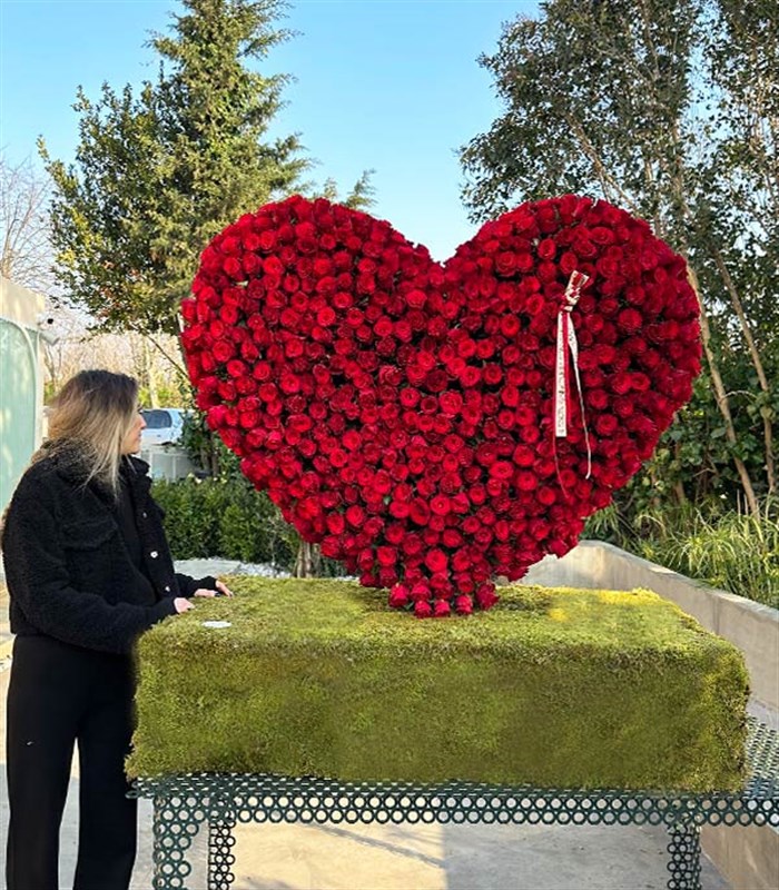 1001 Kırmızı Gül Kalp Heykel Çiçek Üç Boyutlu Panoramik Aranjman Empire Deluxe