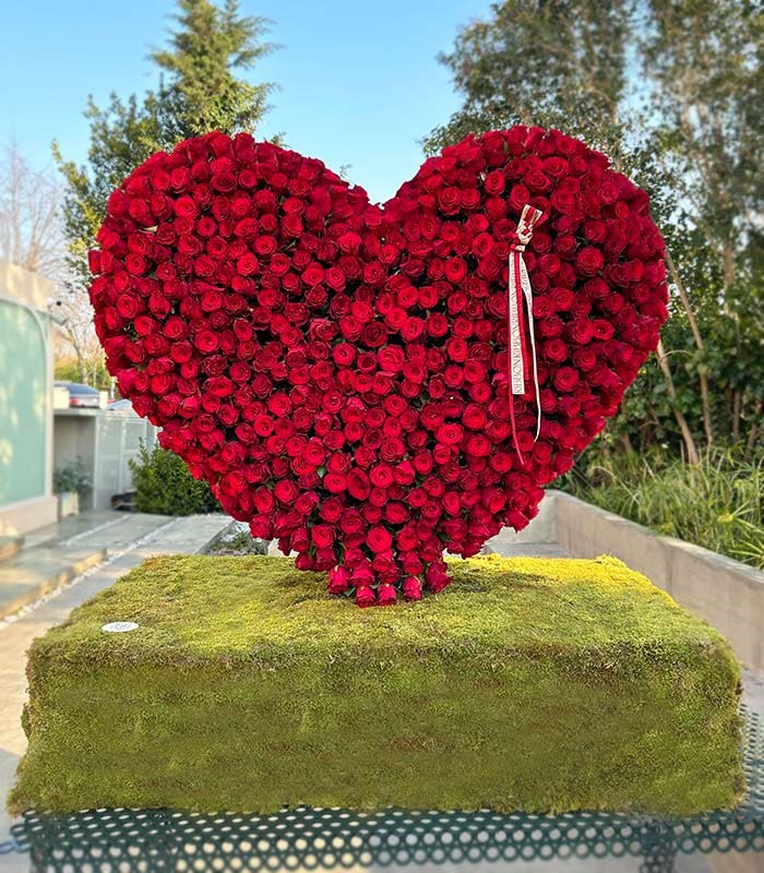 1001 Kırmızı Gül Kalp Heykel Çiçek Üç Boyutlu Panoramik Aranjman Empire Deluxe
