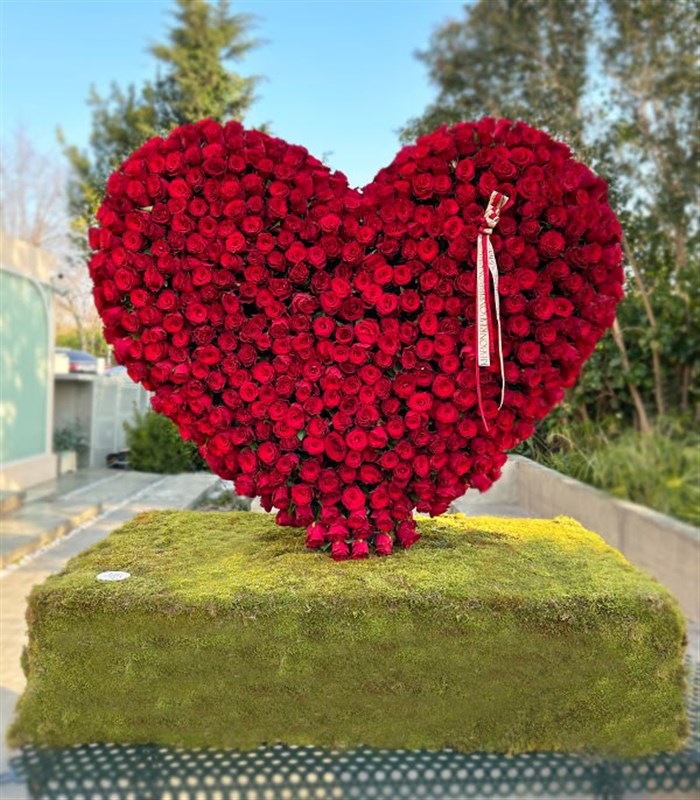 1001 Kırmızı Gül Kalp Heykel Çiçek Üç Boyutlu Panoramik Aranjman Empire Deluxe
