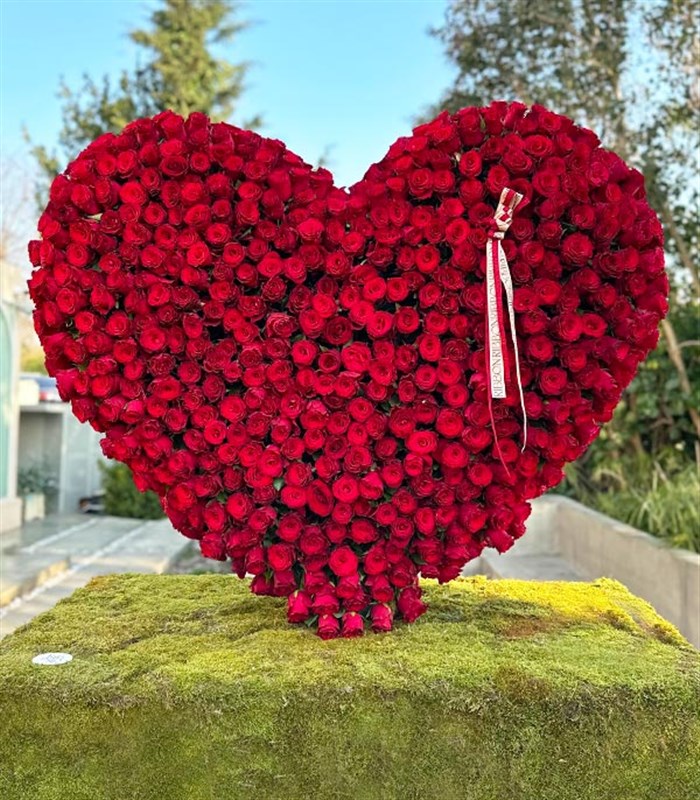 1001 Kırmızı Gül Kalp Heykel Çiçek Üç Boyutlu Panoramik Aranjman Empire Deluxe