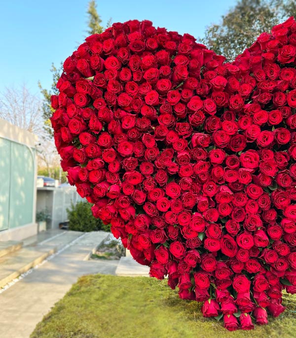 1001 Kırmızı Gül Kalp Heykel Çiçek Üç Boyutlu Panoramik Aranjman Empire Deluxe