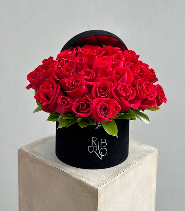Diamond 25 Red Roses in Black Box