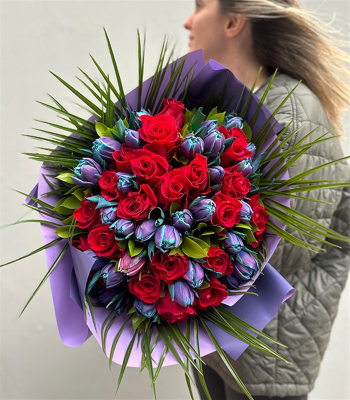 Henrietta Grand Deluxe 20 Kırmızı Gül 30 Galaksi Lale Buketi