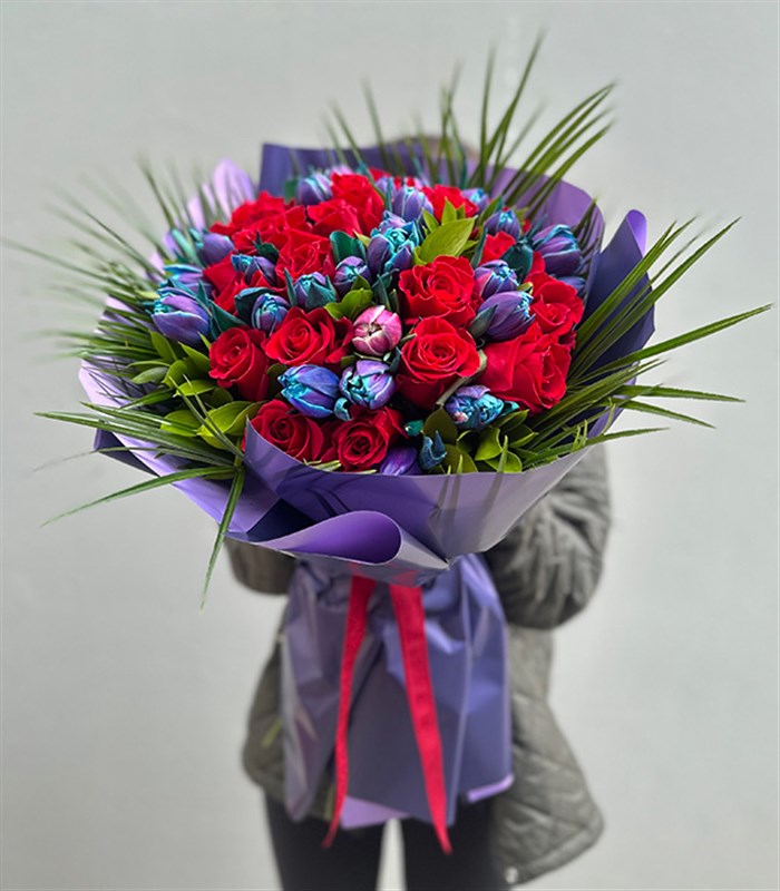 Henrietta Grand Deluxe 20 Kırmızı Gül 30 Galaksi Lale Buketi