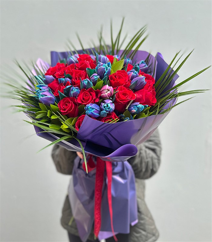 Henrietta Grand Deluxe 20 Kırmızı Gül 30 Galaksi Lale Buketi