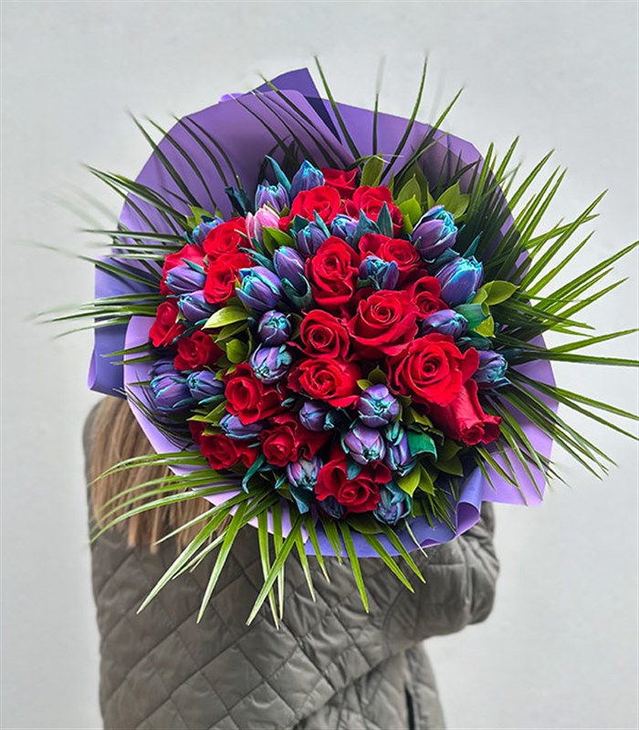 Henrietta Grand Deluxe 20 Kırmızı Gül 30 Galaksi Lale Buketi