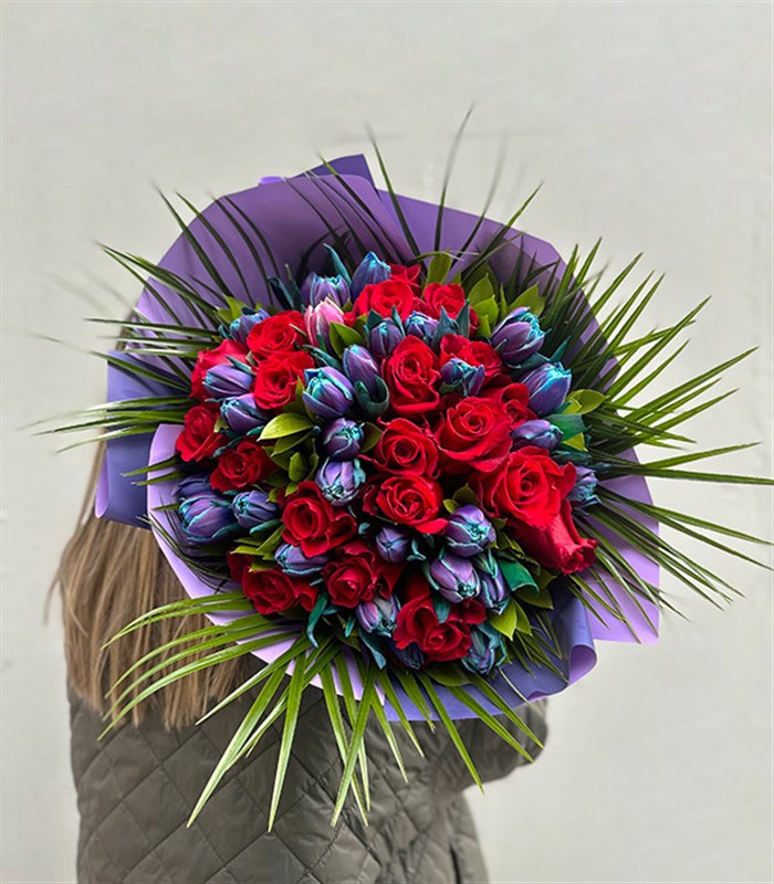 Henrietta Grand Deluxe 20 Kırmızı Gül 30 Galaksi Lale Buketi