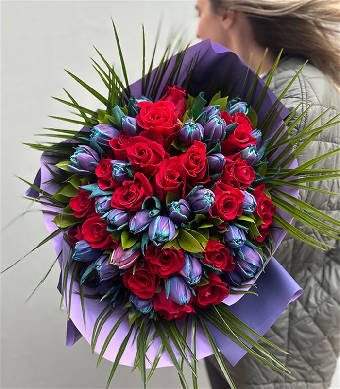 Henrietta Grand Deluxe 20 Kırmızı Gül 30 Galaksi Lale Buketi