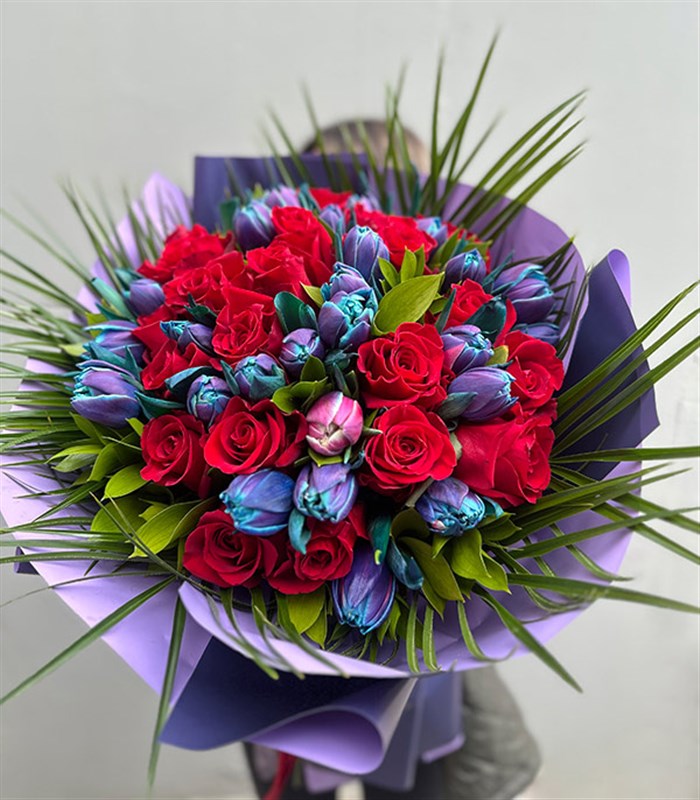 Henrietta Grand Deluxe 20 Kırmızı Gül 30 Galaksi Lale Buketi