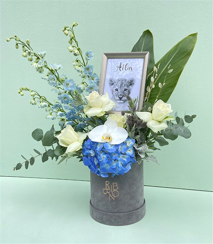 Bebek İsmine Özel Çerçeveli Gri Erkek Bebek Tebrik Aranjmanı