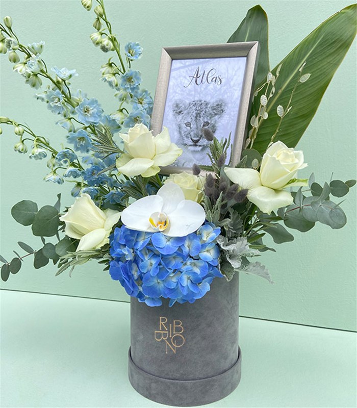 Bebek İsmine Özel Çerçeveli Gri Erkek Bebek Tebrik Aranjmanı