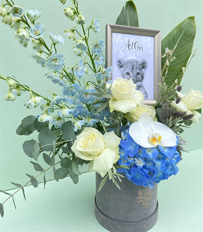 Bebek İsmine Özel Çerçeveli Gri Erkek Bebek Tebrik Aranjmanı