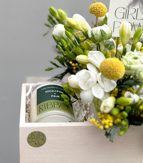 Girl Power Mimosa Ranunculus Candle Women's Day Gift Box