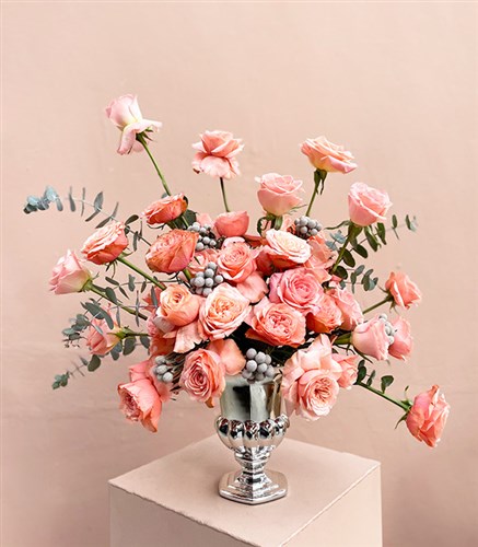 Gloria Deluxe Silver Vase 41 Salmon Roses Arrangement