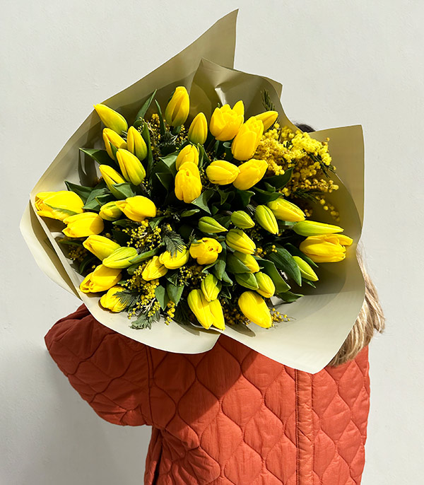 Alexandra Grand Deluxe 41 Yellow Tulips Bouquet