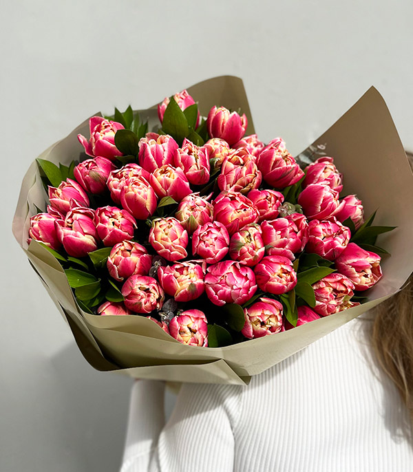 Berry Grand Deluxe 41 Pink Tulips Bouquet